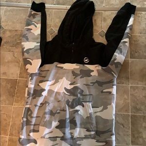sweat shirt